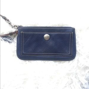 🌿 RARE 🌿 Coach Leather Navy Wristlet